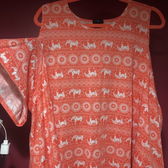 Elephant Tee with sleeve cutouts - Picture 2 of 3